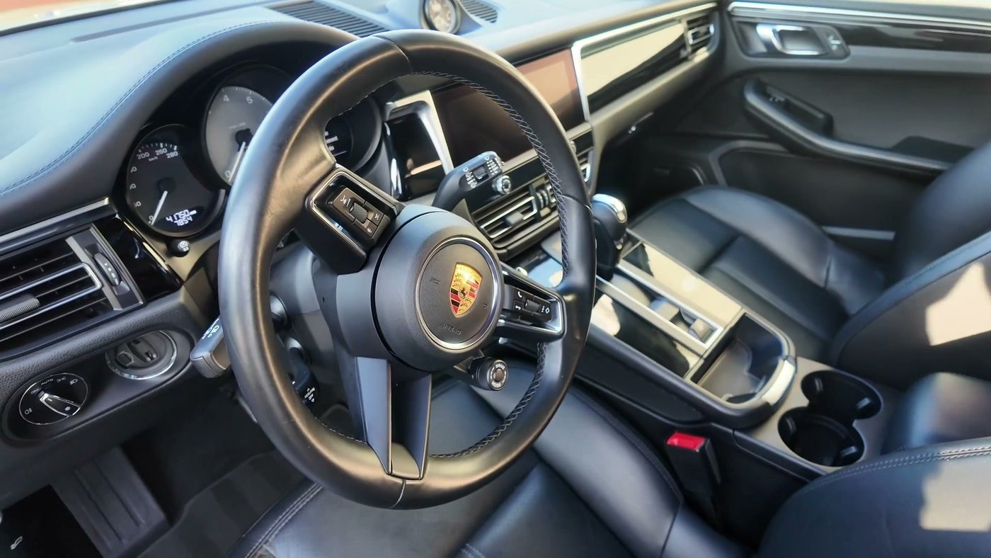 Formule Elite — intérieur Porsche détaillé à la vapeur, cuirs impeccables, Toulouse
